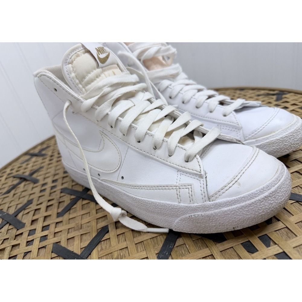 Nike Blazer Mid 77 Women‎ 7.5 White Gold Mismatched High Top Shoes CZ1055-117